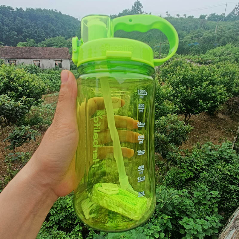 Borraccia sportiva in plastica - Nutrition Fitness Equipment recensione e prezzo