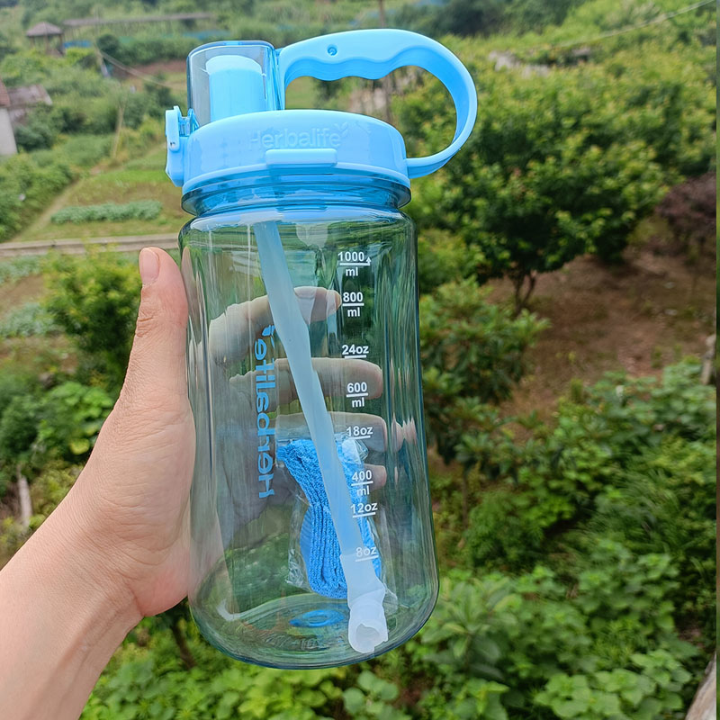 Borraccia sportiva in plastica - Nutrition Fitness Equipment recensione e prezzo